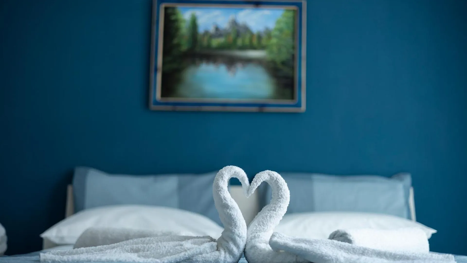 Palermonamour Art Gallery Suite